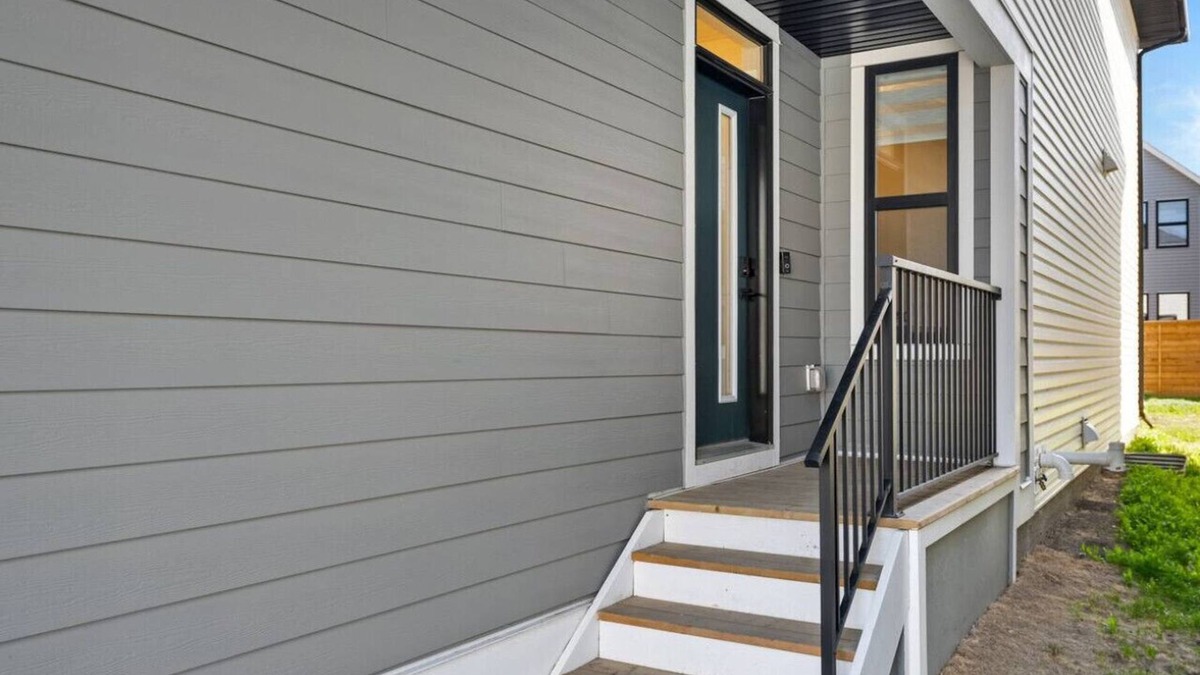 Southeast Calgary Apartment | Copperfield Oasis | Luxe | Walkout to Park/Wetland