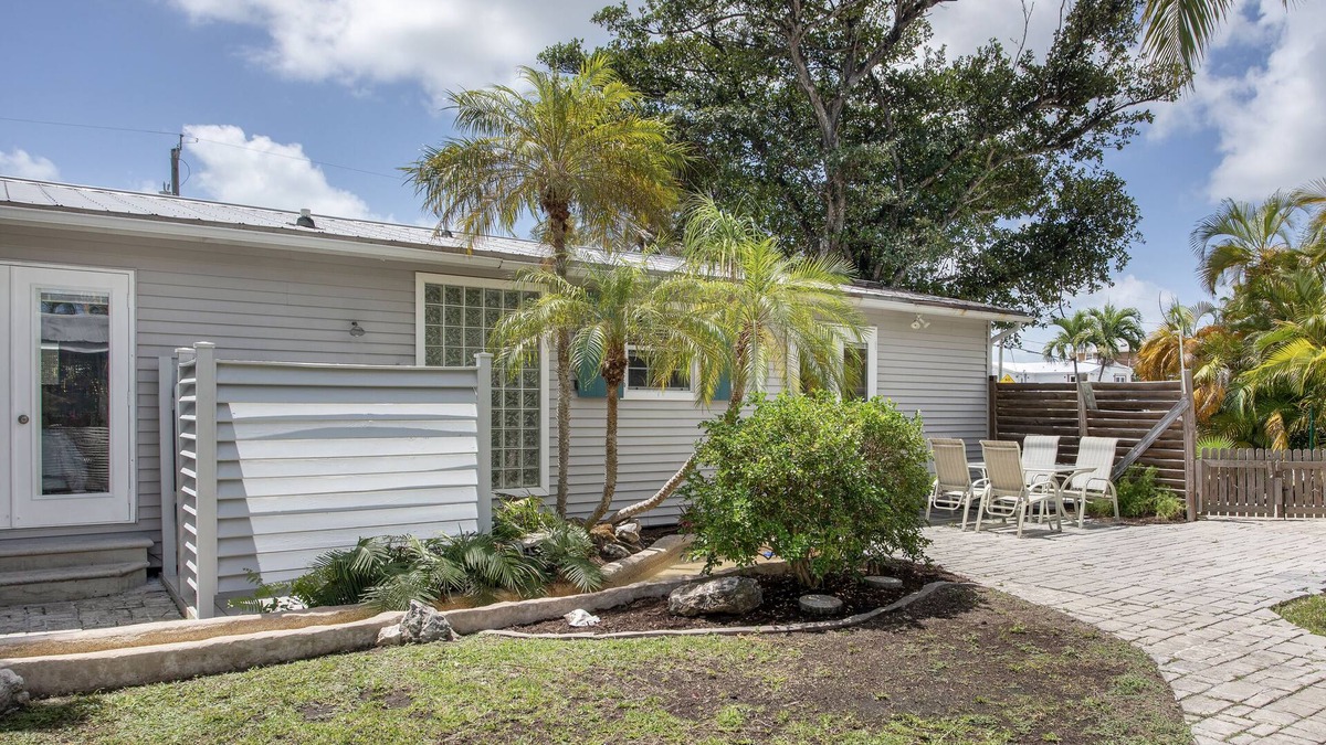 Big Coppitt Key House | Coppitt Cottage - 2/2, private backyard with waterfall and hot tub