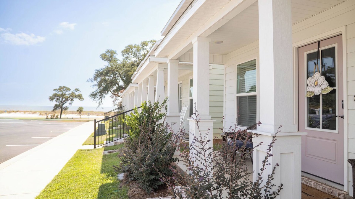 Biloxi House | Coral Breeze - steps from the Beach in the heart of Biloxi w/pickleball court!