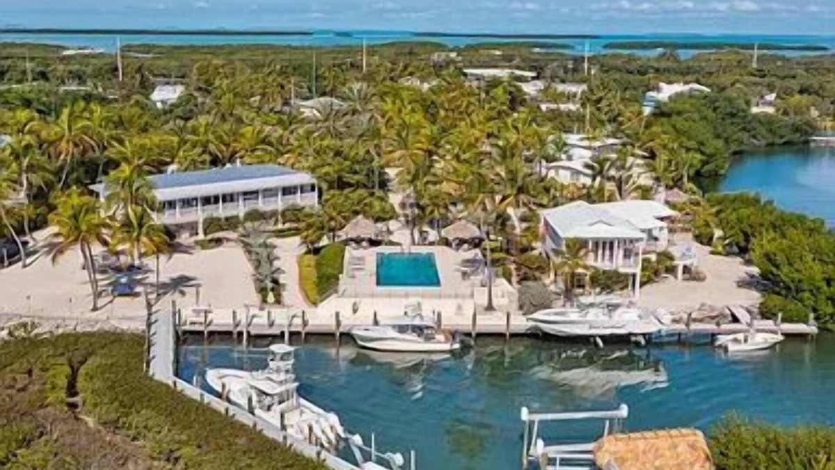 Coral Cove House | Coral Cove Resort - ‘A Fisherman’s Dream’