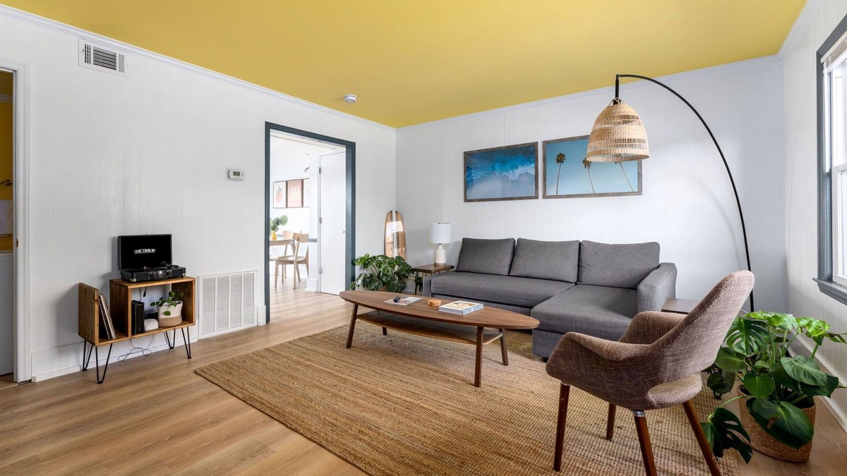 South Harbor Island House | Coral House - Waterfront Beach Getaway, Stunning Sunsets, 9 min walk to beach!