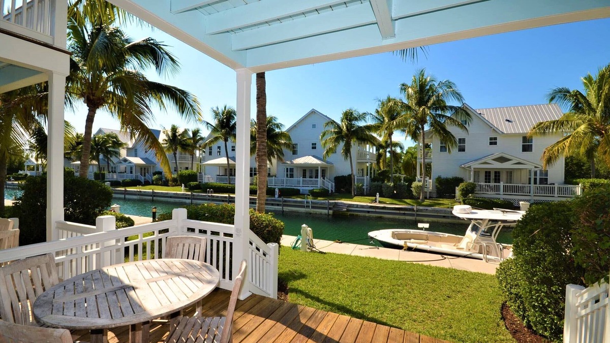 Coral Lagoon House | Coral Lagoon 3 bed/2.5 bath Pet Friendly Villa