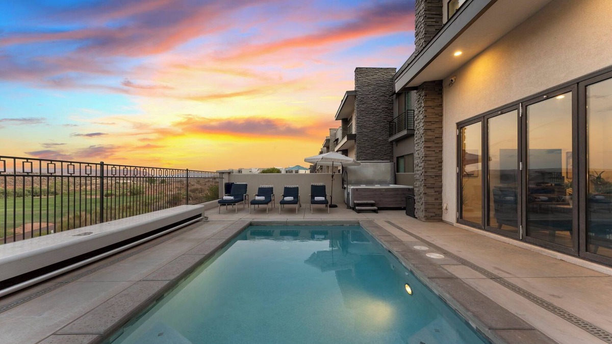 Washington House | Coral Rock Vista: Private Pool + Hot Tub + Fall Break Availability!