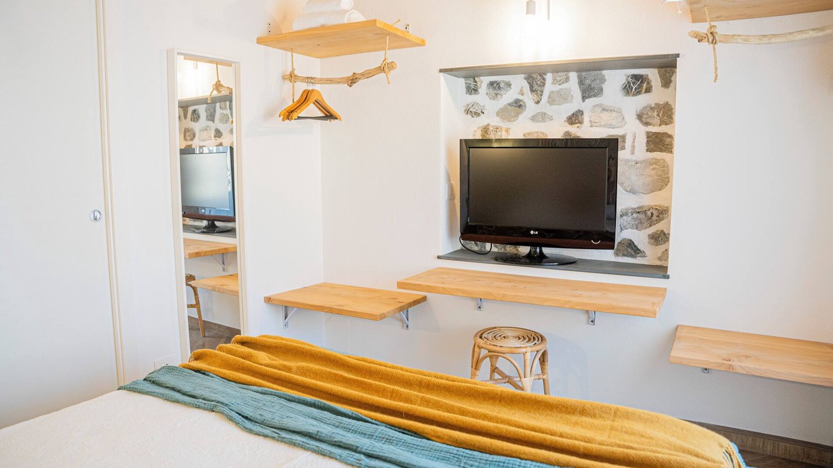 Moneglia Apartment | CORALLO APARTMENT With Bath & Kitchnette City Centre| PVT PARK