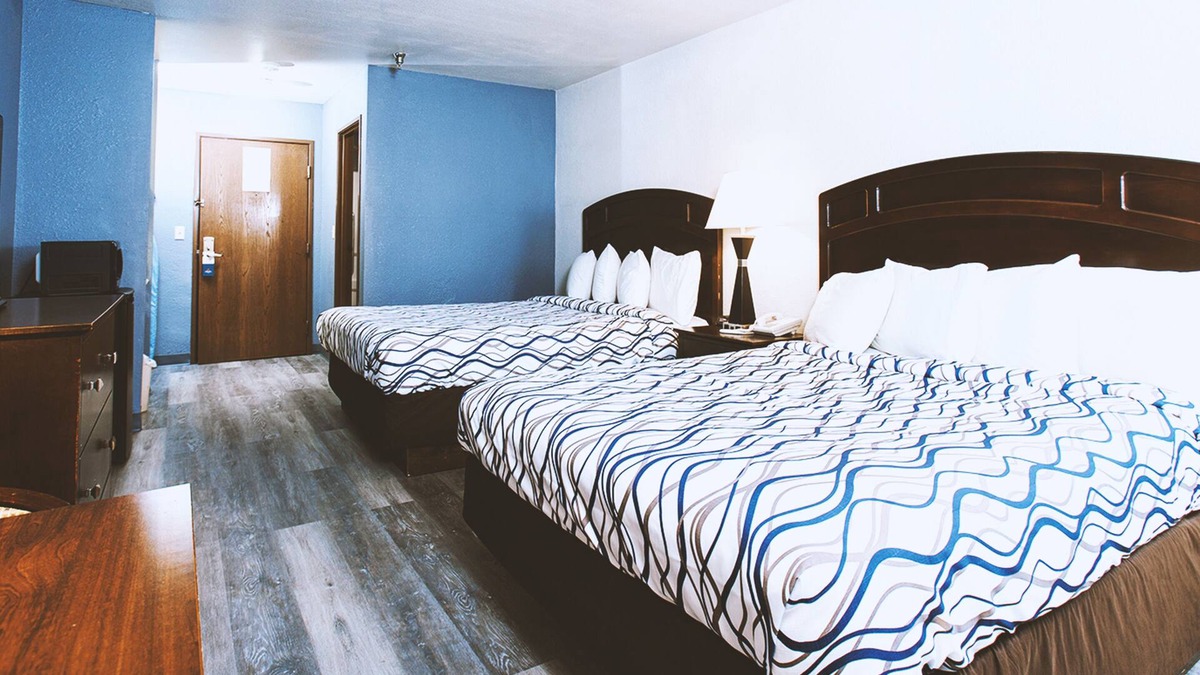Park City House | Coratel Inn & Suites by Jasper Park City - Wichita North - DQBNS