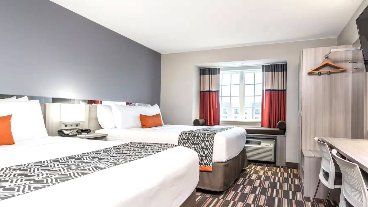 Rochester House | Coratel Inn & Suites by Jasper Rochester-Standard 2 Queen Bed Non Smoking
