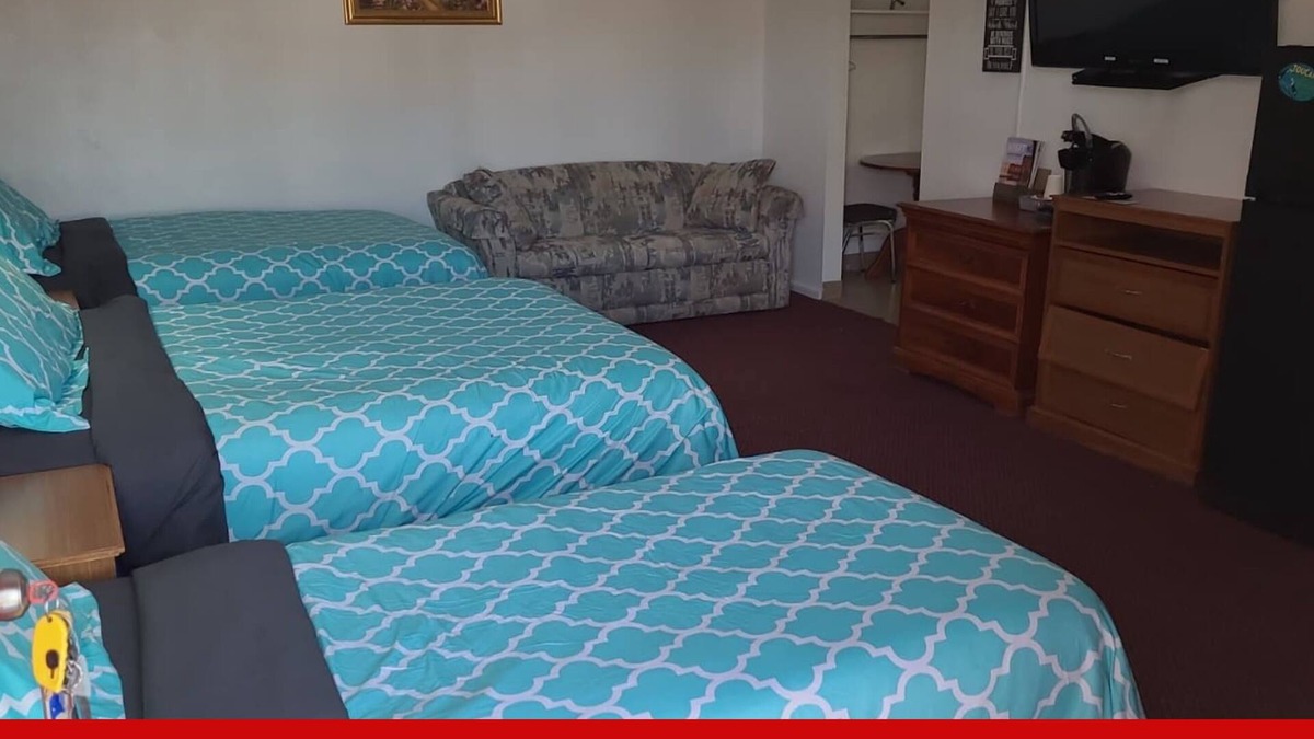 Hutchinson Hotel | Coratel Inn & Suites Hutchinson-2 Queen Bed NS -1 Queen Bed and 1 Full Bed