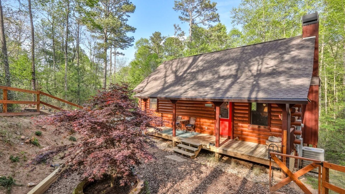 Talking Rock Cabin | Corkscrew Creek | Ellijay, GA