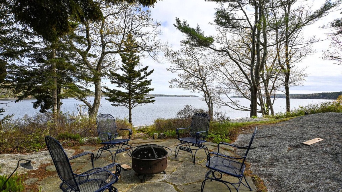 Bayville Cottage | Cornell Lane Cottage: Oceanfront Retreat with Private Dock & Stunning Linekin Bay Views