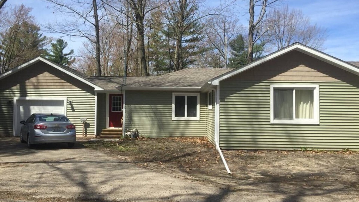 Tawas City Cottage | Corner Cottage in East Tawas