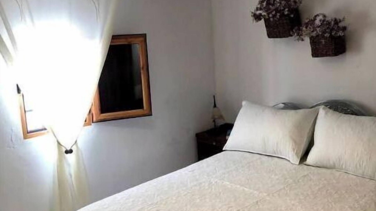 Iznatoraf House | Corner House