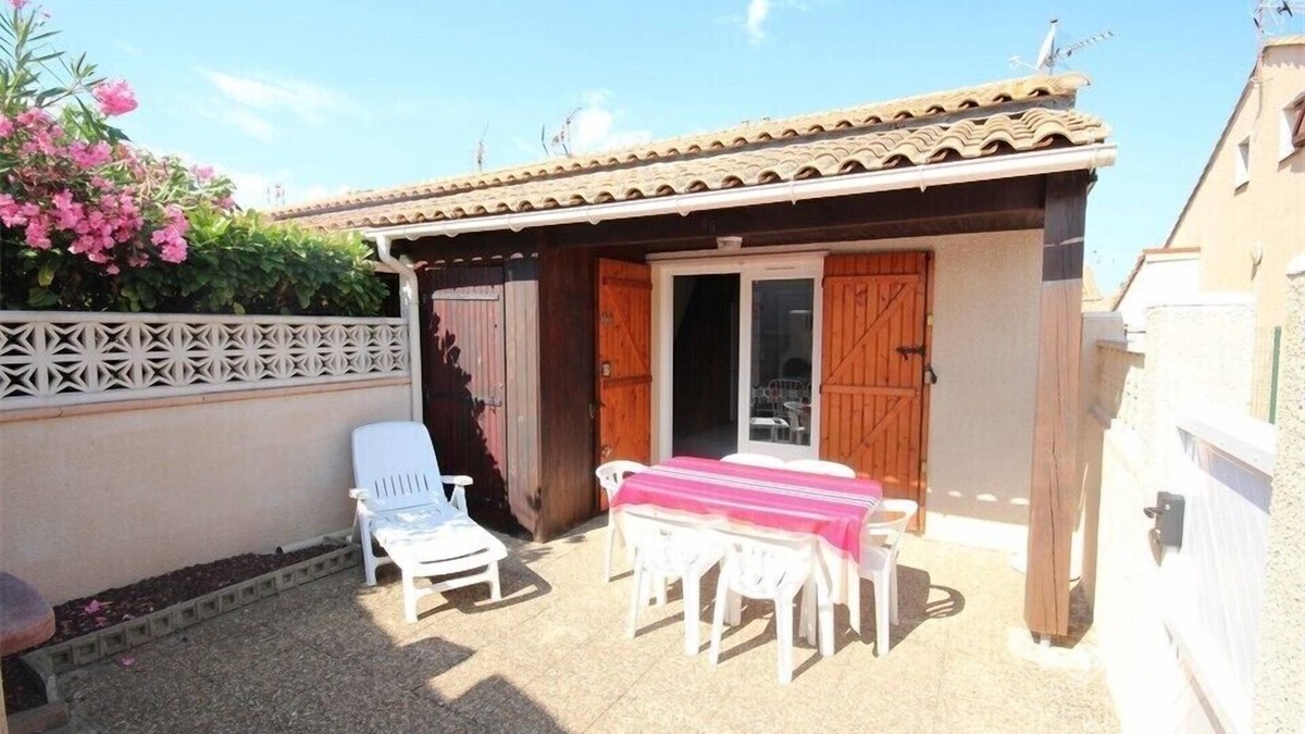 Portiragnes-Plage House | Corner house with 2 bedrooms, 5 persons, in a secured residence with pool, at only 400m from the.