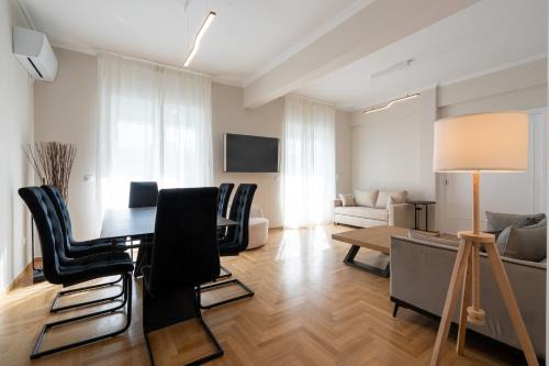 Koukaki Apartment | Corner Penthouse in Acropolis