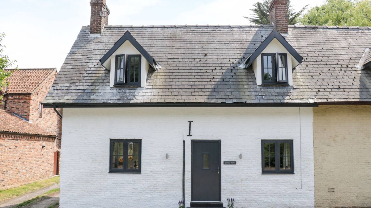 North Dalton Cottage | CORNER VIEW, pet friendly, with open fire in Great Driffield
