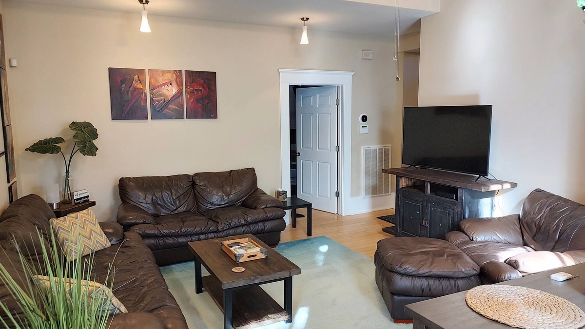 Metropolitan Condo | Cornerstone West: Cozy 2bdrm/1 bath Condo in the Starland Area of Savannah