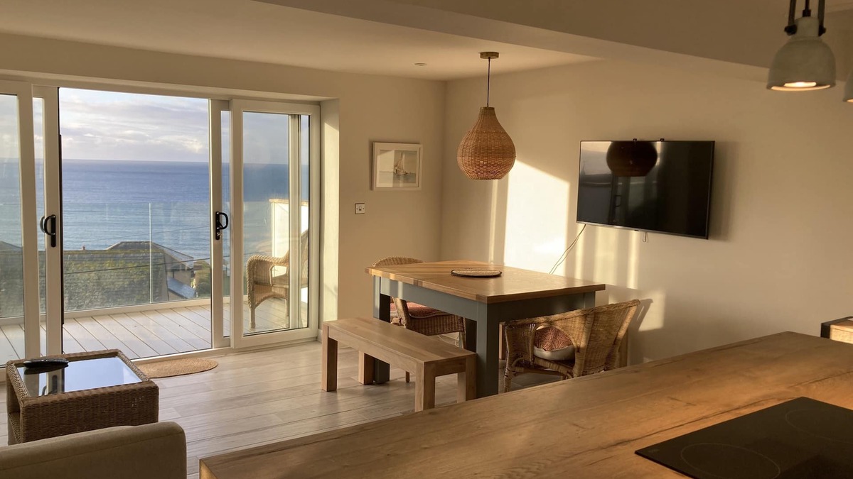Downderry Apartment | Cornish apartment with stunning sea views close to the beach