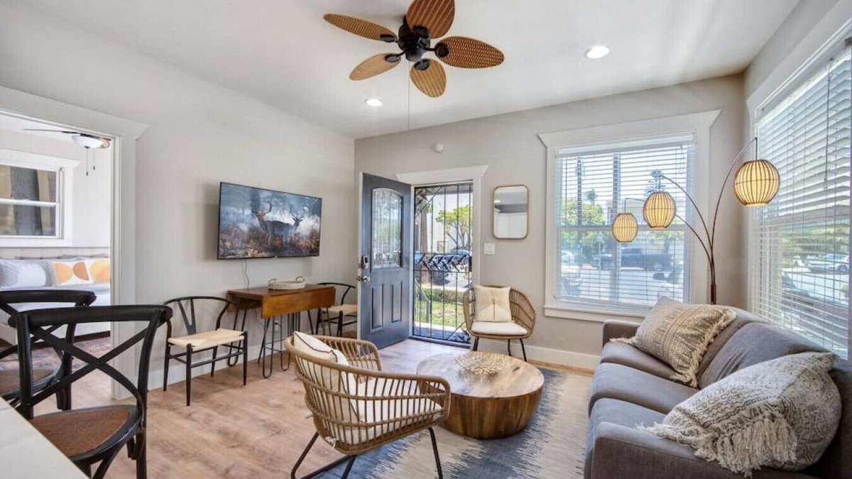 Coronado Apartment | Coronado Unit 1 - B Ave Bungalows · King-sized 1/1, 5-10 Min Walk to Coronado Beach!