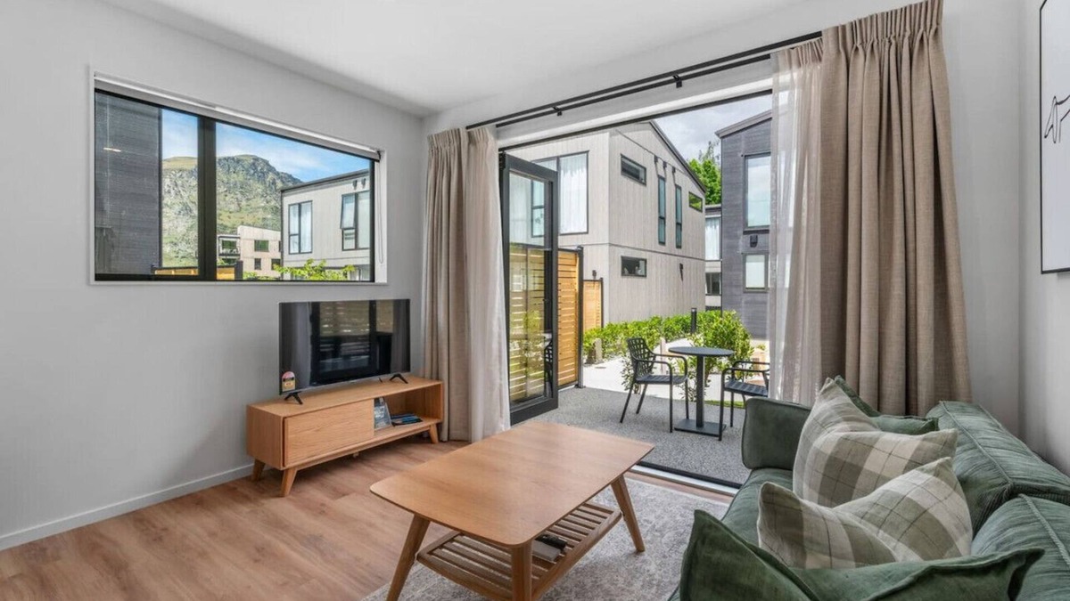 Arthur's Point Apartment | Coronet Retreat | Townhouse