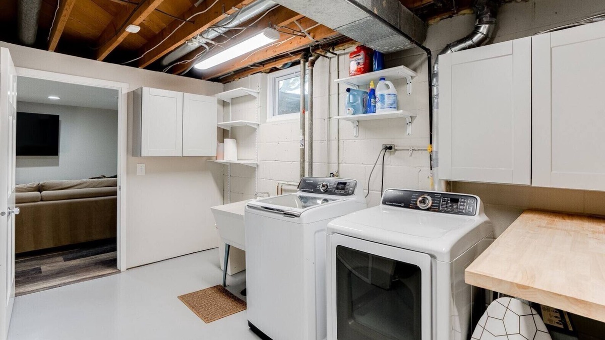 St. Louis Park House | Corporate rental single family home furnished