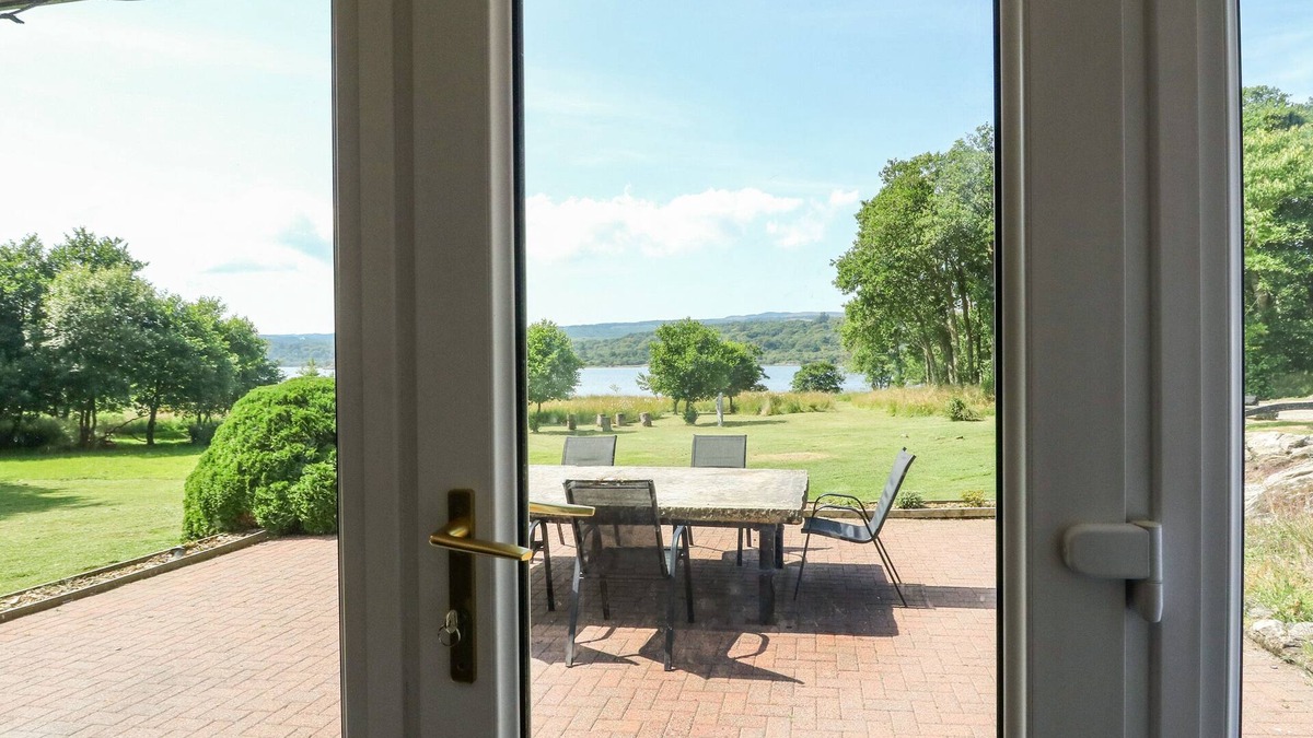 Tarbert House | CORRANBUIE, pet friendly, character holiday cottage in Tarbert
