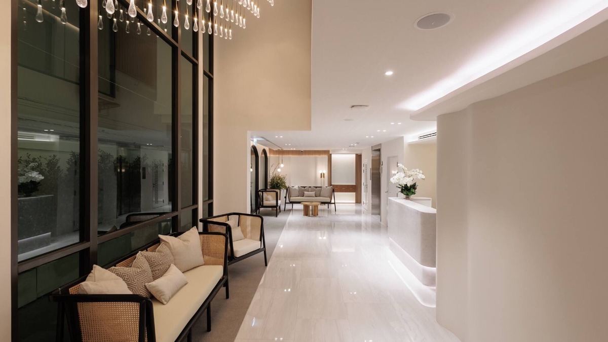 Wang Burapha Phirom Hotel | Corridor2407 Hotel