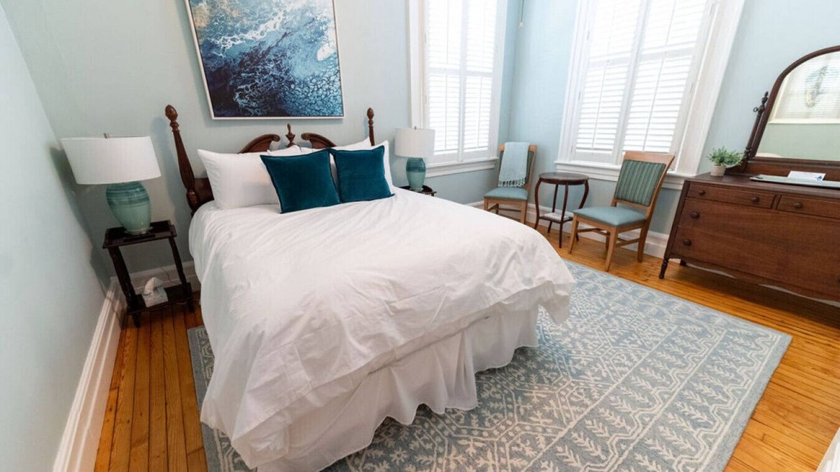 Edenton Bed & Breakfast | Corsair Room - Captain's Quarters Inn, Downtown Historic Edenton