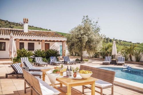 Pizarra House | Cortijo Cantares by Rosas Cantares