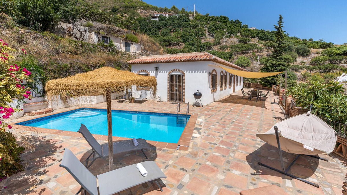 Otivar House | Cortijo La Alberquilla – Andalusian Charm with Mountain and Sea Views, Pool, Wi-Fi, and Garden