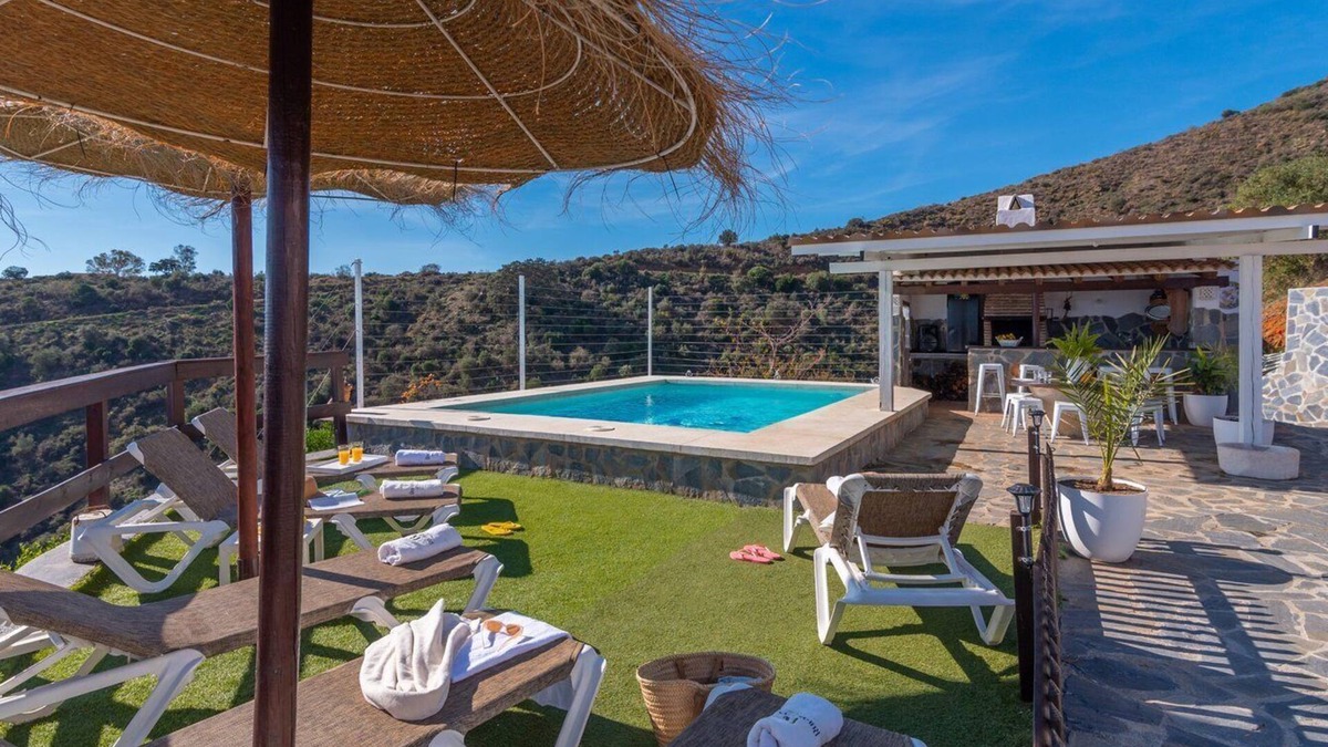 El Borge Villa | Cortijo La Envarra El Borge by Ruralidays