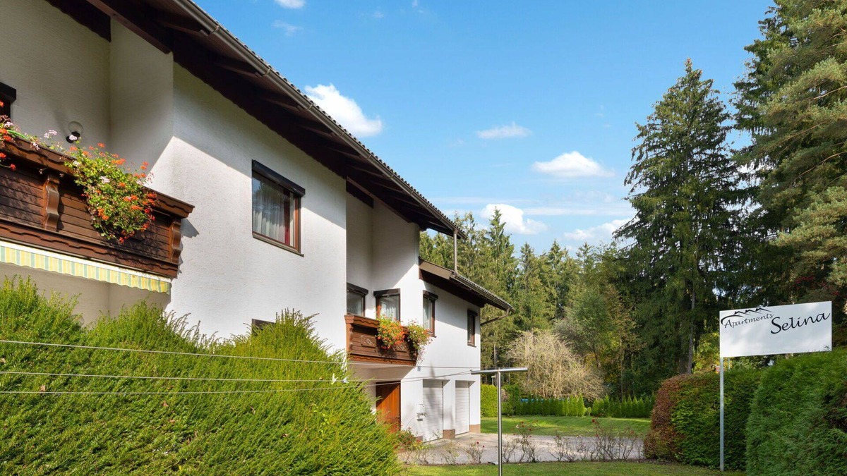 Unterburg am Klopeiner See Apartment | Cosy apartment for 4 guests with WIFI, TV and balcony
