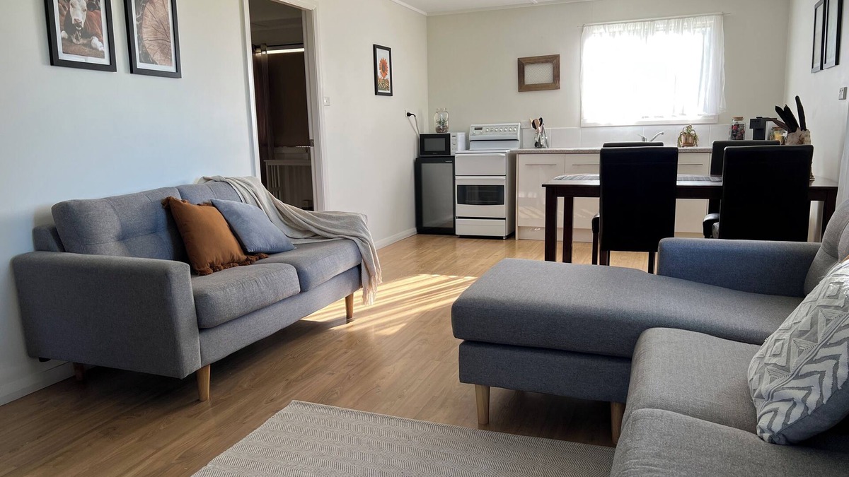 Dora Creek Cottage | Cosey country cabin by the lakenWithin 2 hours of Sydney