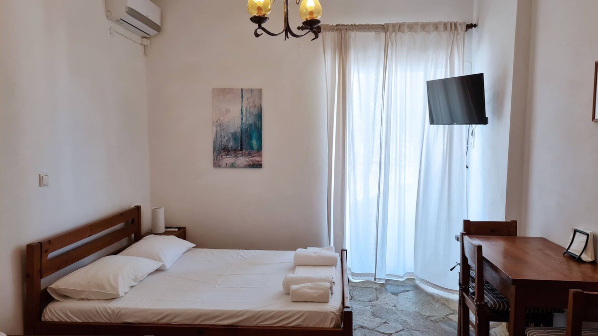 Mpatsi Apartment | Cosy 1-Bed Studio in Andros