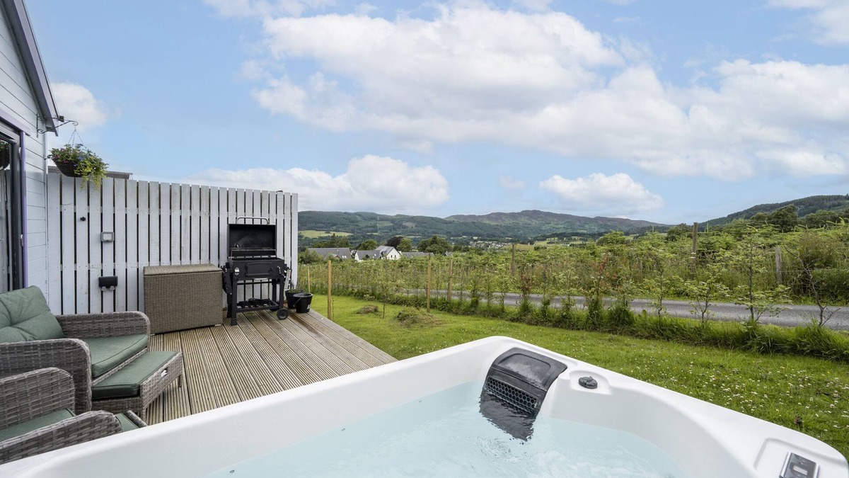 Pitlochry Cabin | Cosy 1 Bedroom Lodge with woodburner and amazing views just outside Pitlochry