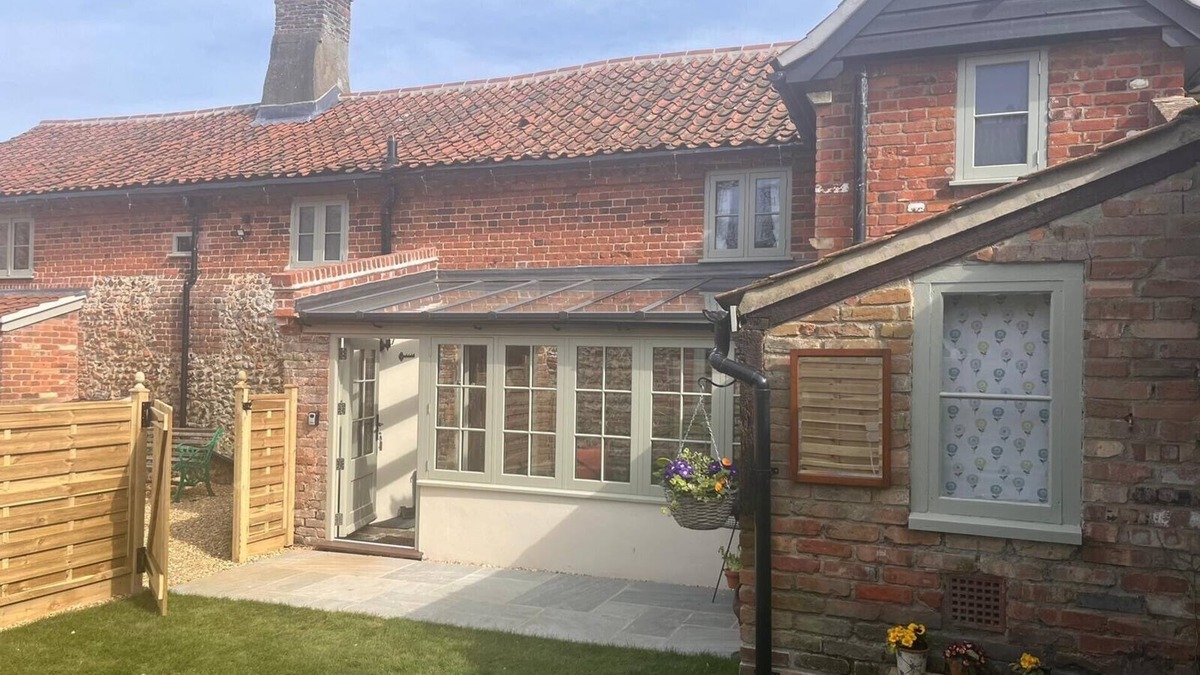 Great Snoring Cottage | Cosy 17th century 1 bed cottage, perfect for couples and furry companions.