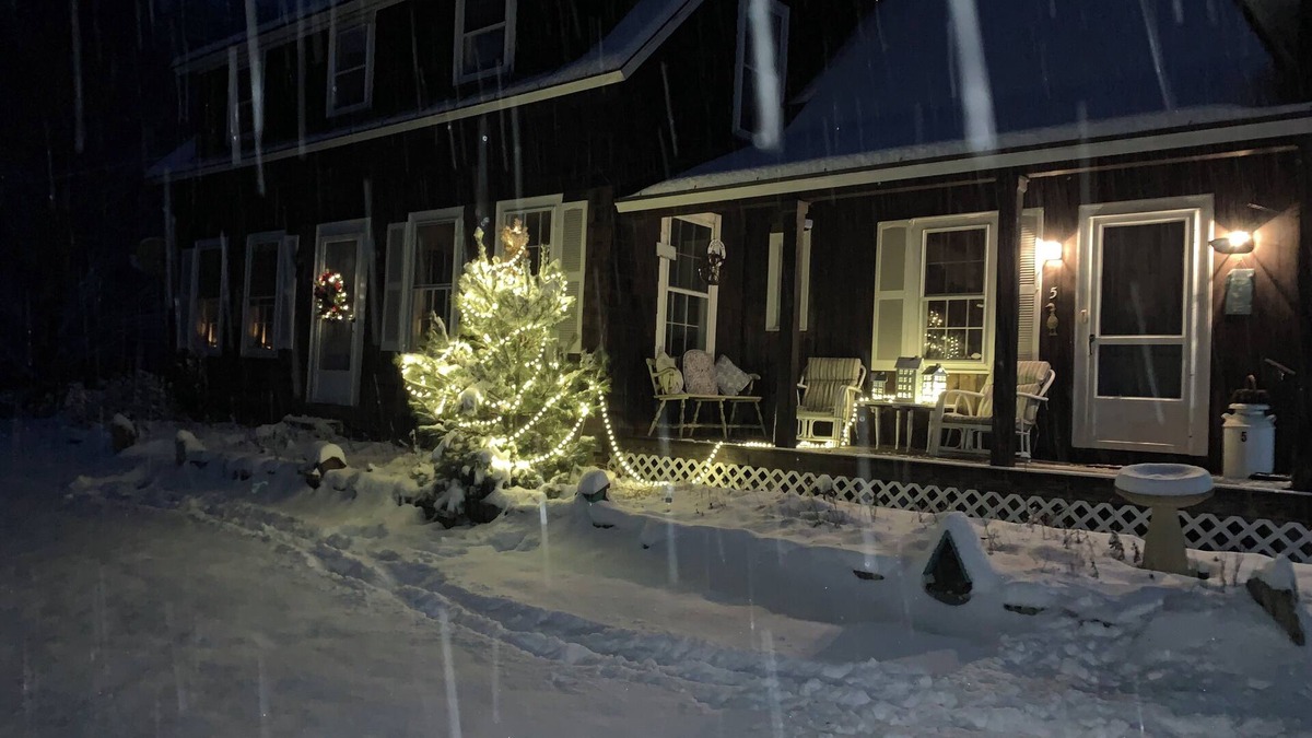 Norwich Other | Cosy 1850s farmhouse with swim pond and firepit, hiking, Dartmouth, King Arthur
