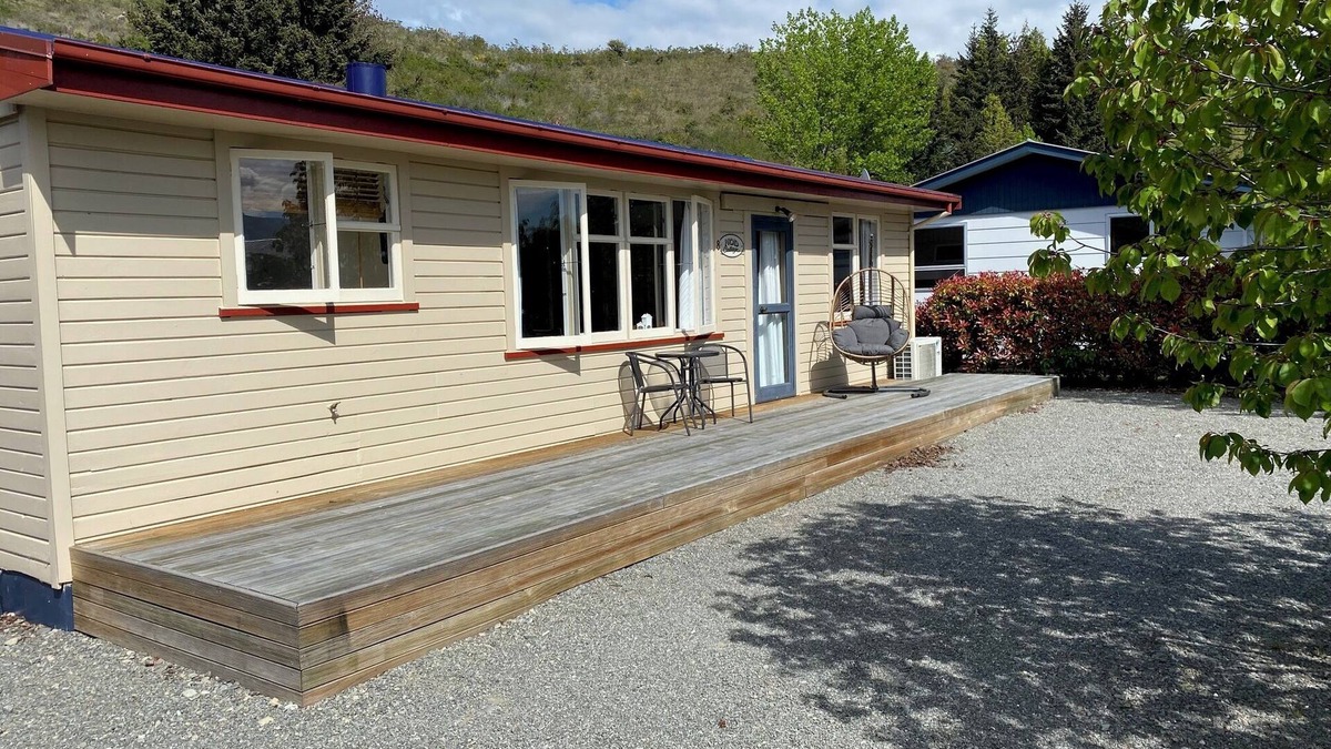 Omarama House | Cosy 1960's Kiwi Holiday House