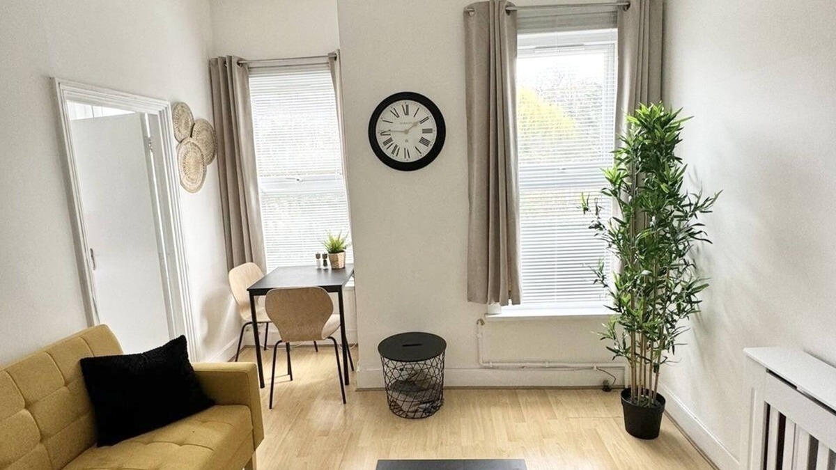 West Norwood Apartment | Cosy 2 bed apartment in South West London with easy access into Central London