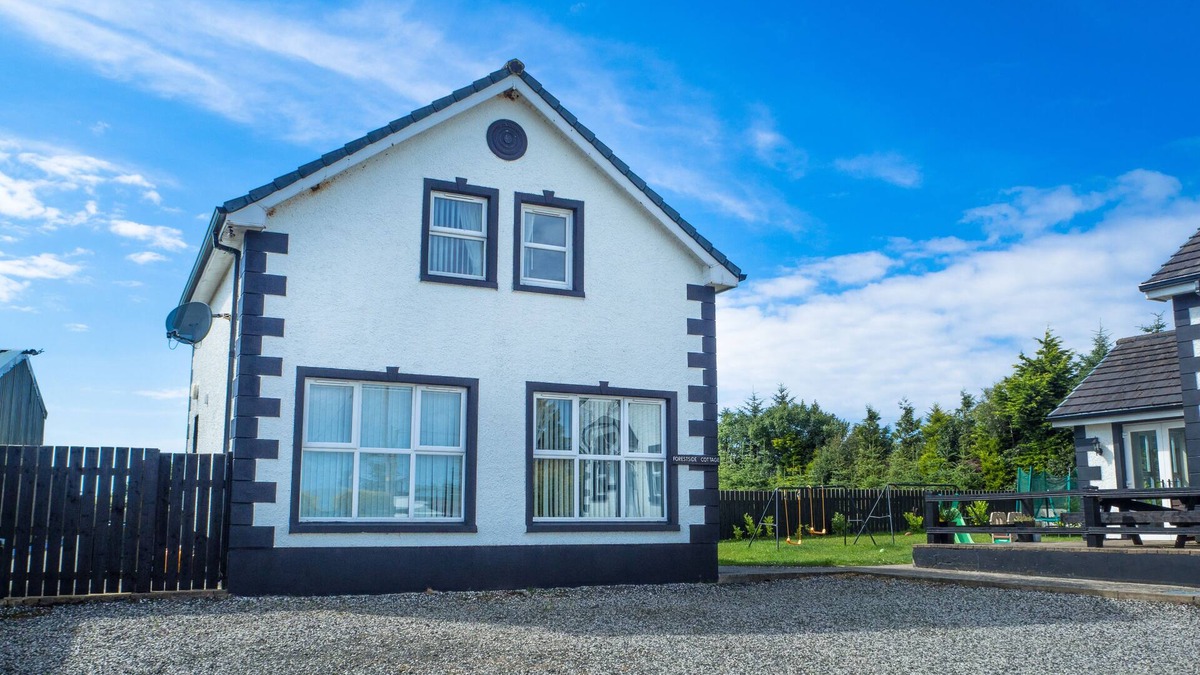 Ballycastle House | Cosy 2 Bedroom Cottage in the countryside of Ballycastle, NI