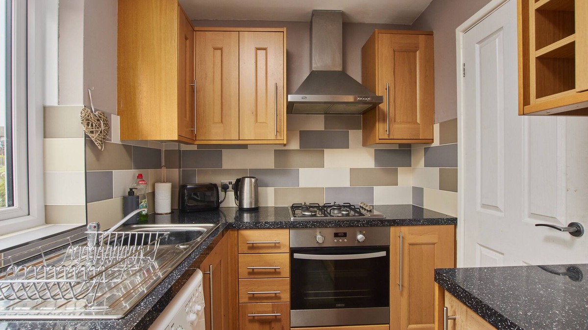 Seaton Delaval Apartment | Cosy 2 bedroom flat, with parking & garden