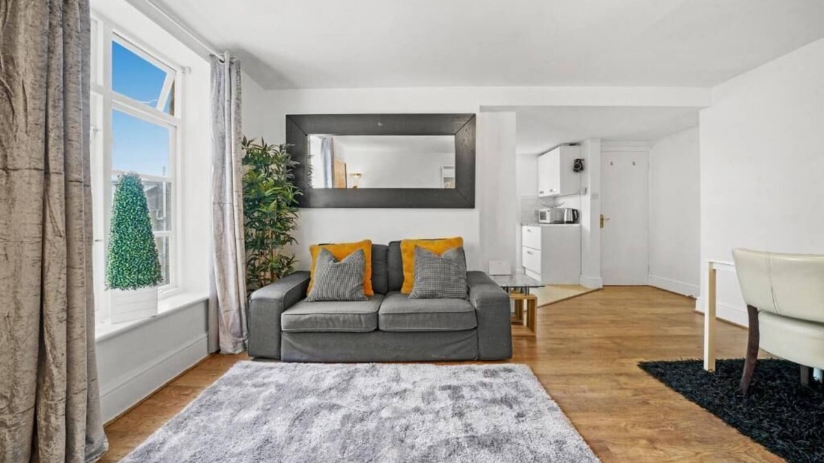 Canning Town South Apartment | Cosy 2 Bedroom Flat in Canning Town London Excel with Free Parking