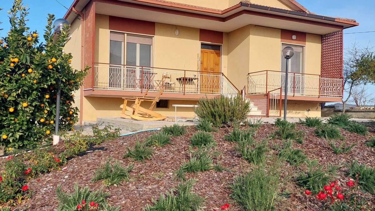 Elice House | Cosy 2 BR in Abruzzo with spectacular 360 degree views, AC, 25 min to Adriatic