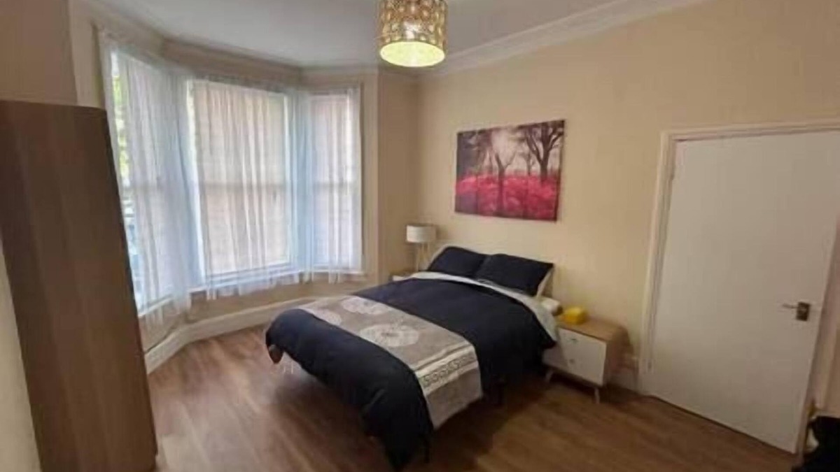 Charlton Apartment | Cosy 2BD Garden Flat - FREE PARKING - Near O2, Excel, City Airport