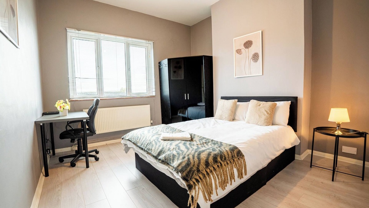 Selhurst Apartment | Cosy 2Bed Flat-Free Parking-Easy Links to London