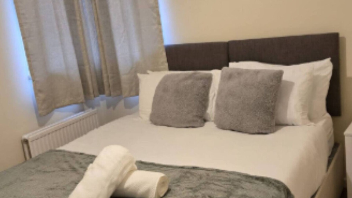 Milton Keynes Apartment | Cosy 3 Bed Apartment - Sleeps 6