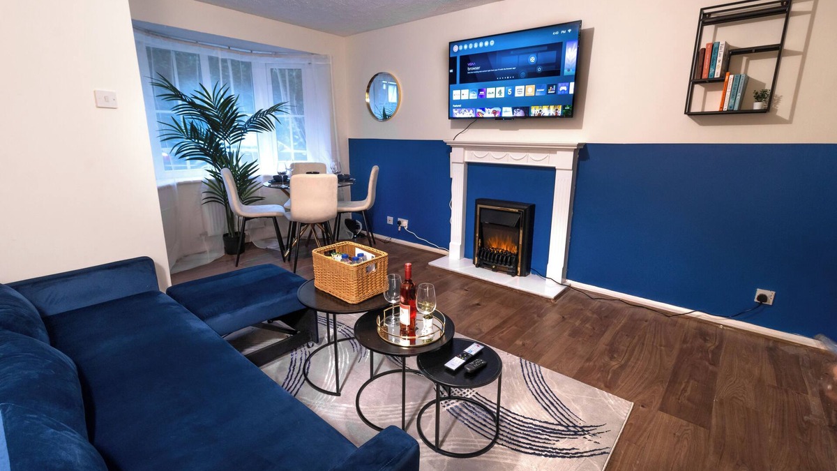 Bramcote House | Cosy 3 Bed House - Free Parking - Contractors