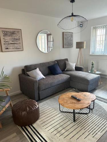 Atlantic Wharf Apartment | Cosy 3 Bed House Walking Distance to Principality Stadium Cardiff Bay and Centre with Parking