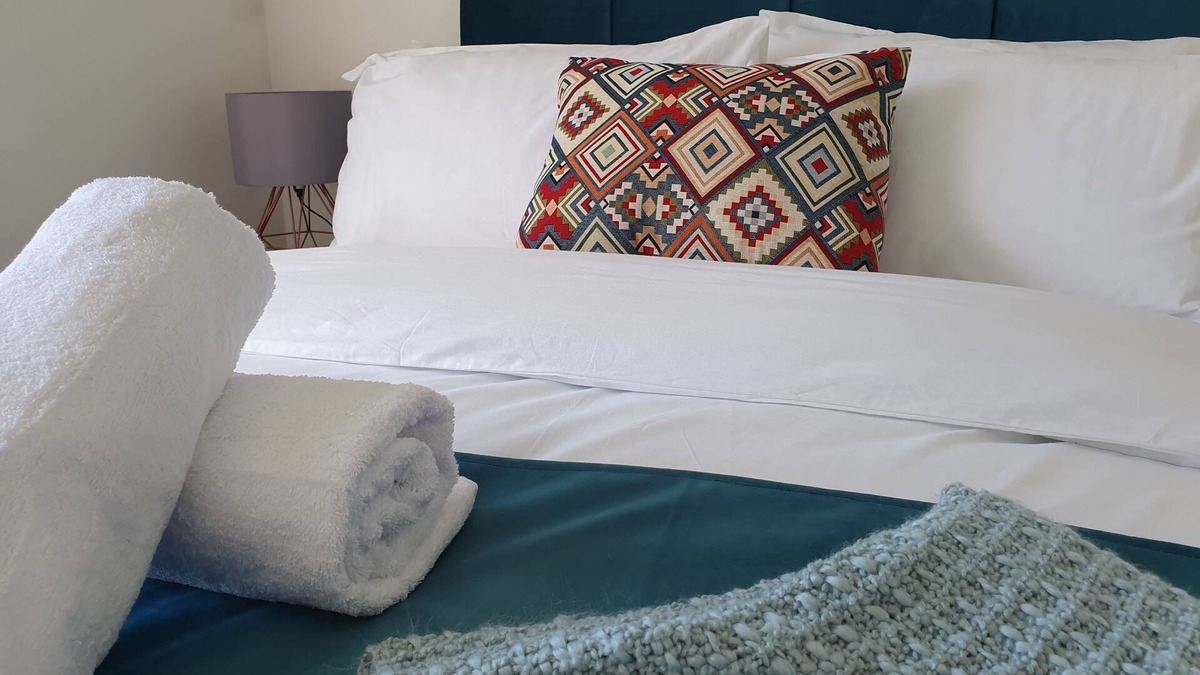 Pendlebury House | Cosy 3 bedroom house