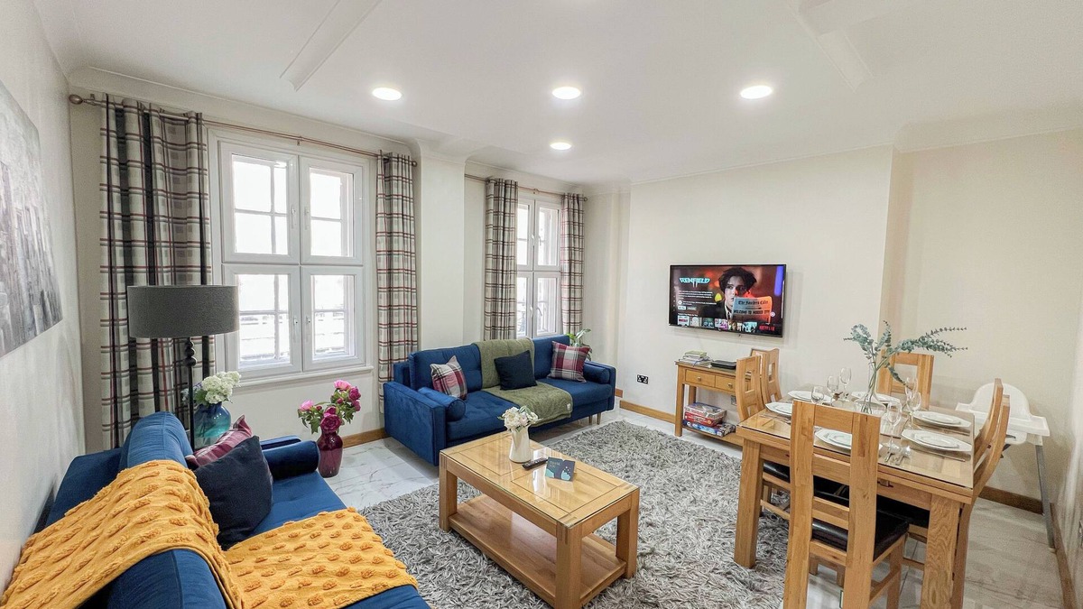 St. Johns Wood Apartment | Cosy 4-Bed, 2-Bath flat with AC near Hyde Park , Paddington , Marylebone