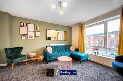 Chorlton-on-Medlock Apartment | Cosy 4-Bed House, Garden, Free Parking & WiFi