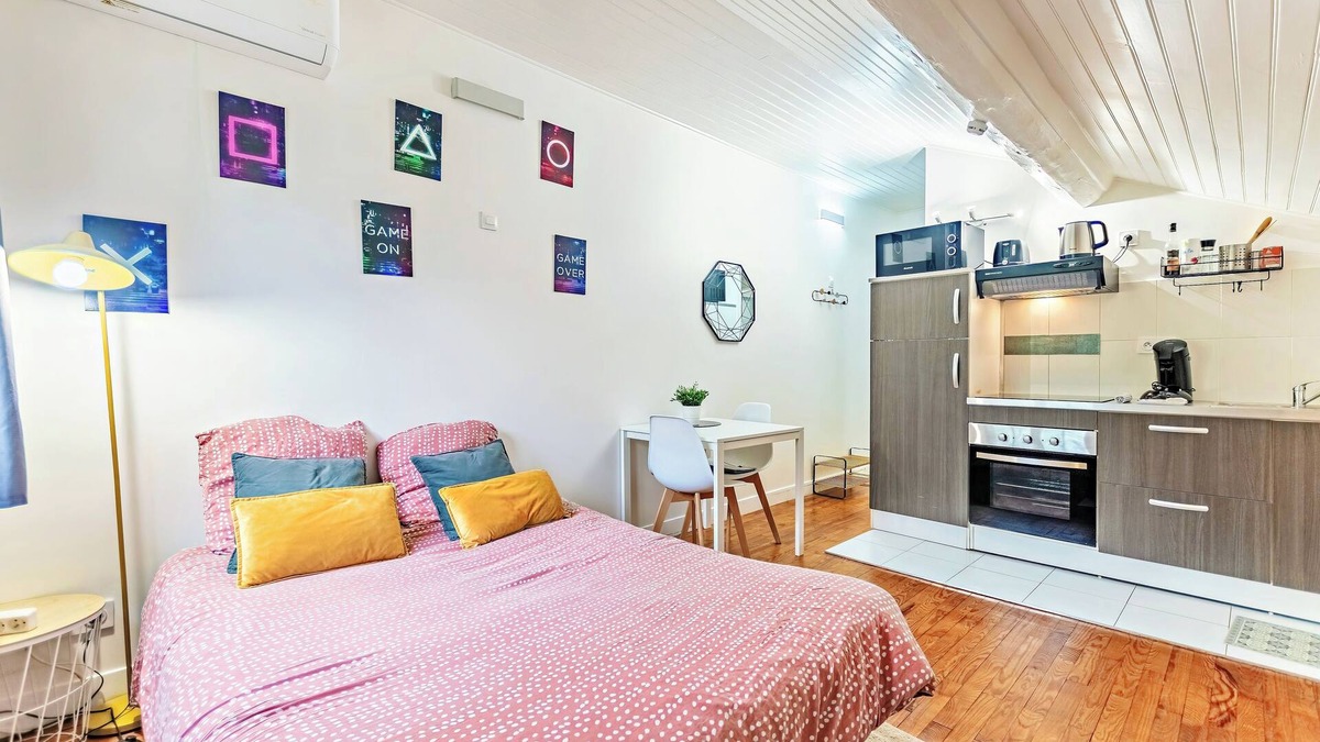 Gorge de Loup Apartment | Cosy air-conditioned studio with secure parking